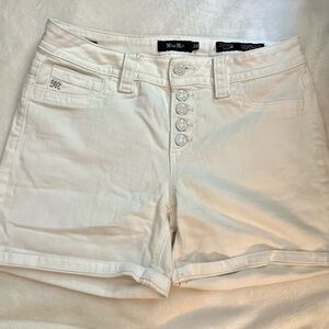Miss Me White Jean Shorts with Button-Fly size 29